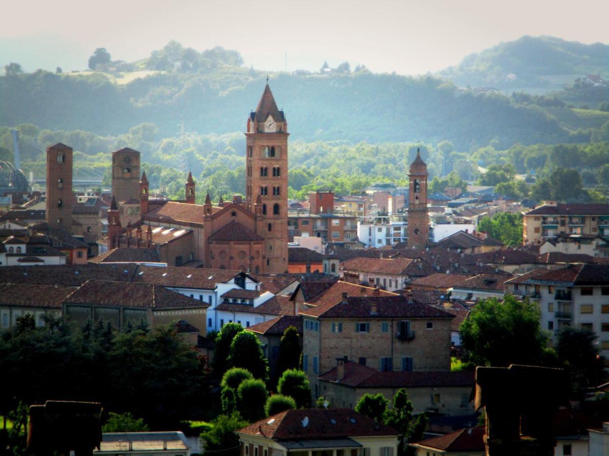 Palazzo Finati Bed & Breakfast อัลบา ภายนอก รูปภาพ