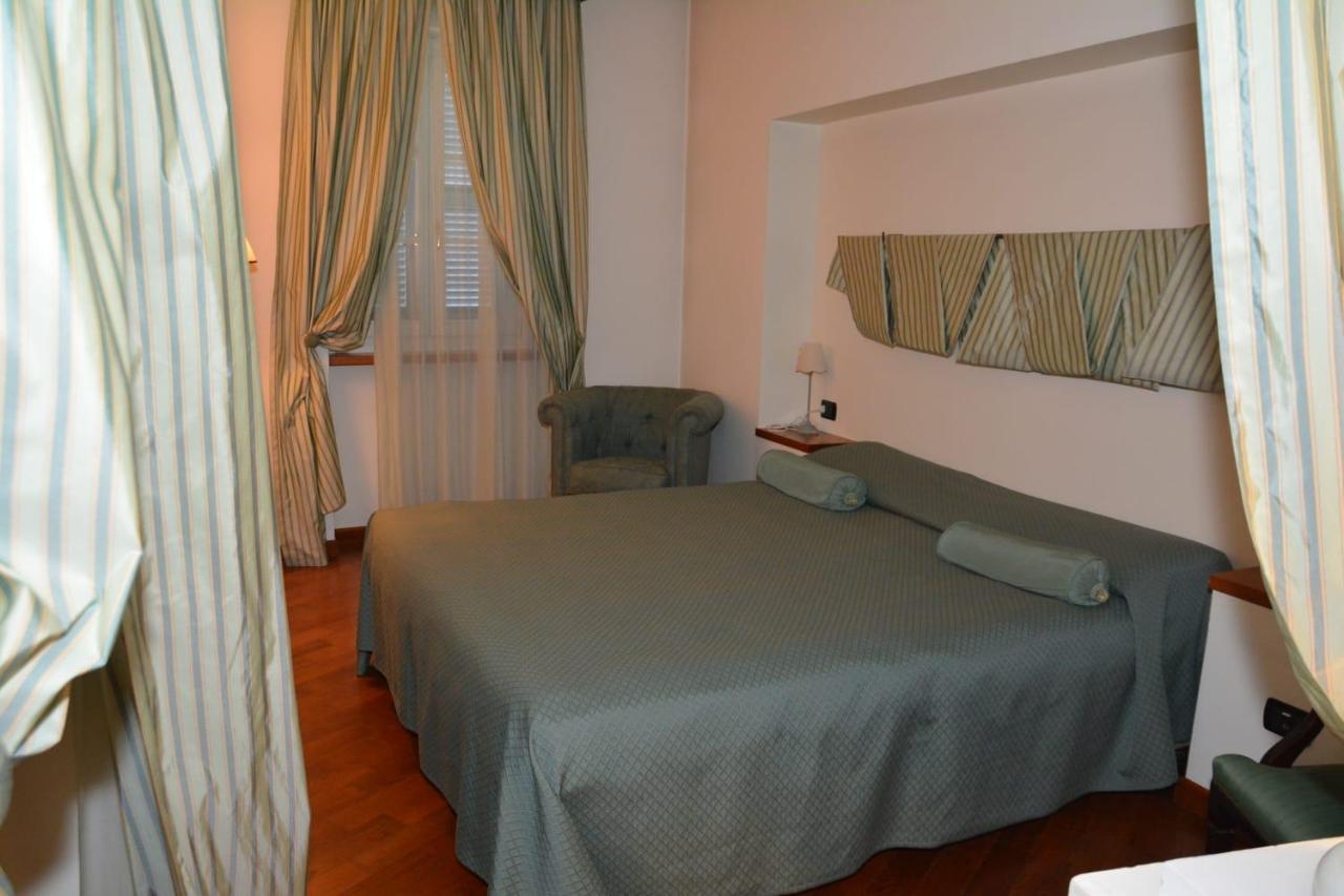 Palazzo Finati Bed & Breakfast อัลบา ภายนอก รูปภาพ