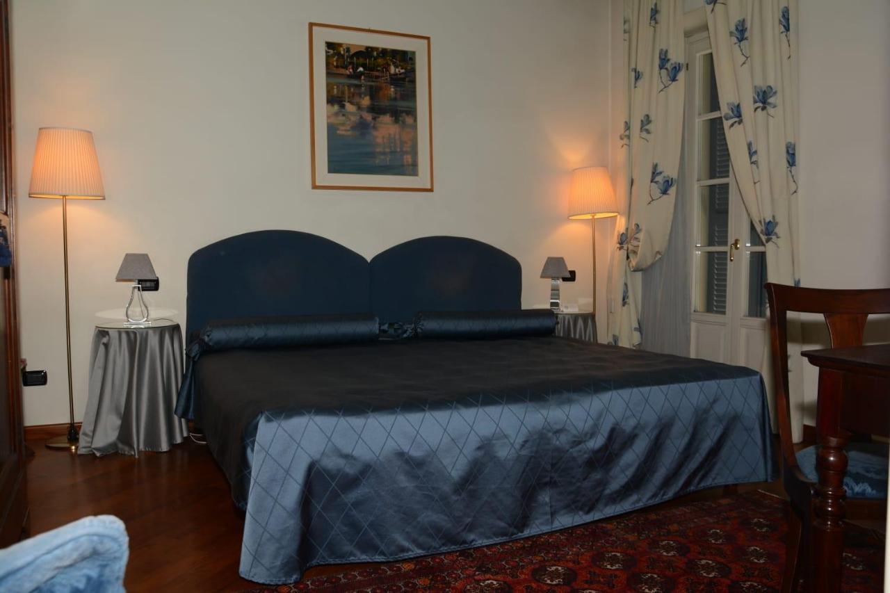 Palazzo Finati Bed & Breakfast อัลบา ภายนอก รูปภาพ