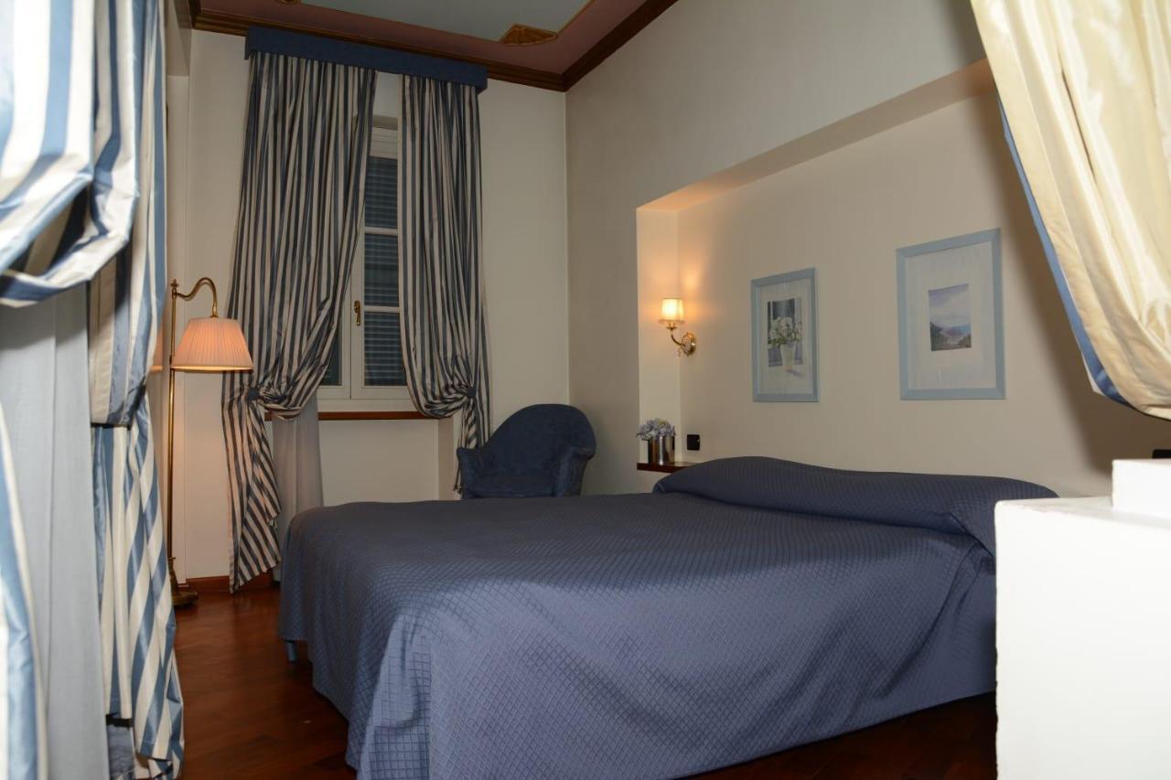 Palazzo Finati Bed & Breakfast อัลบา ภายนอก รูปภาพ