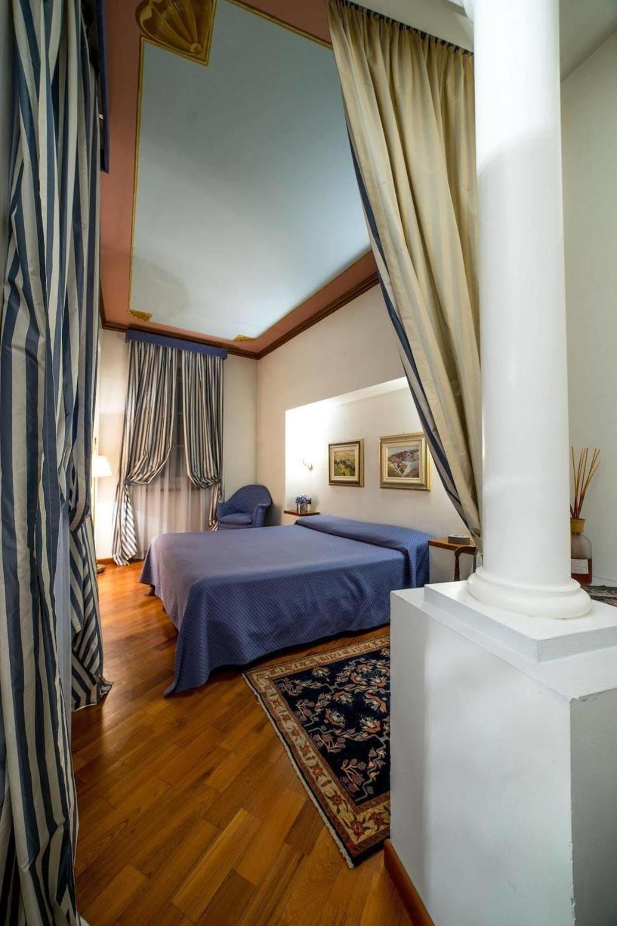 Palazzo Finati Bed & Breakfast อัลบา ภายนอก รูปภาพ