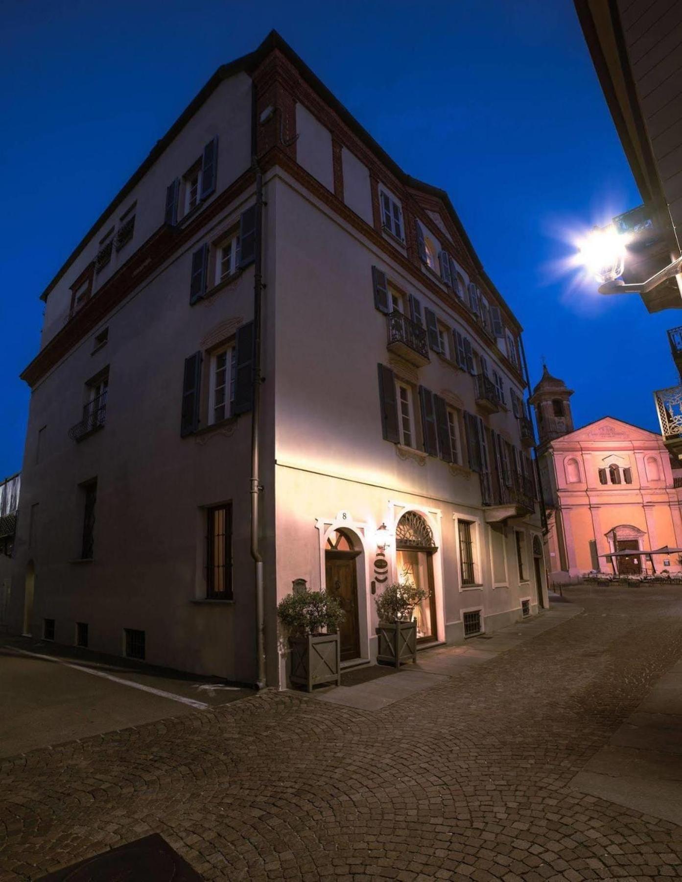 Palazzo Finati Bed & Breakfast อัลบา ภายนอก รูปภาพ