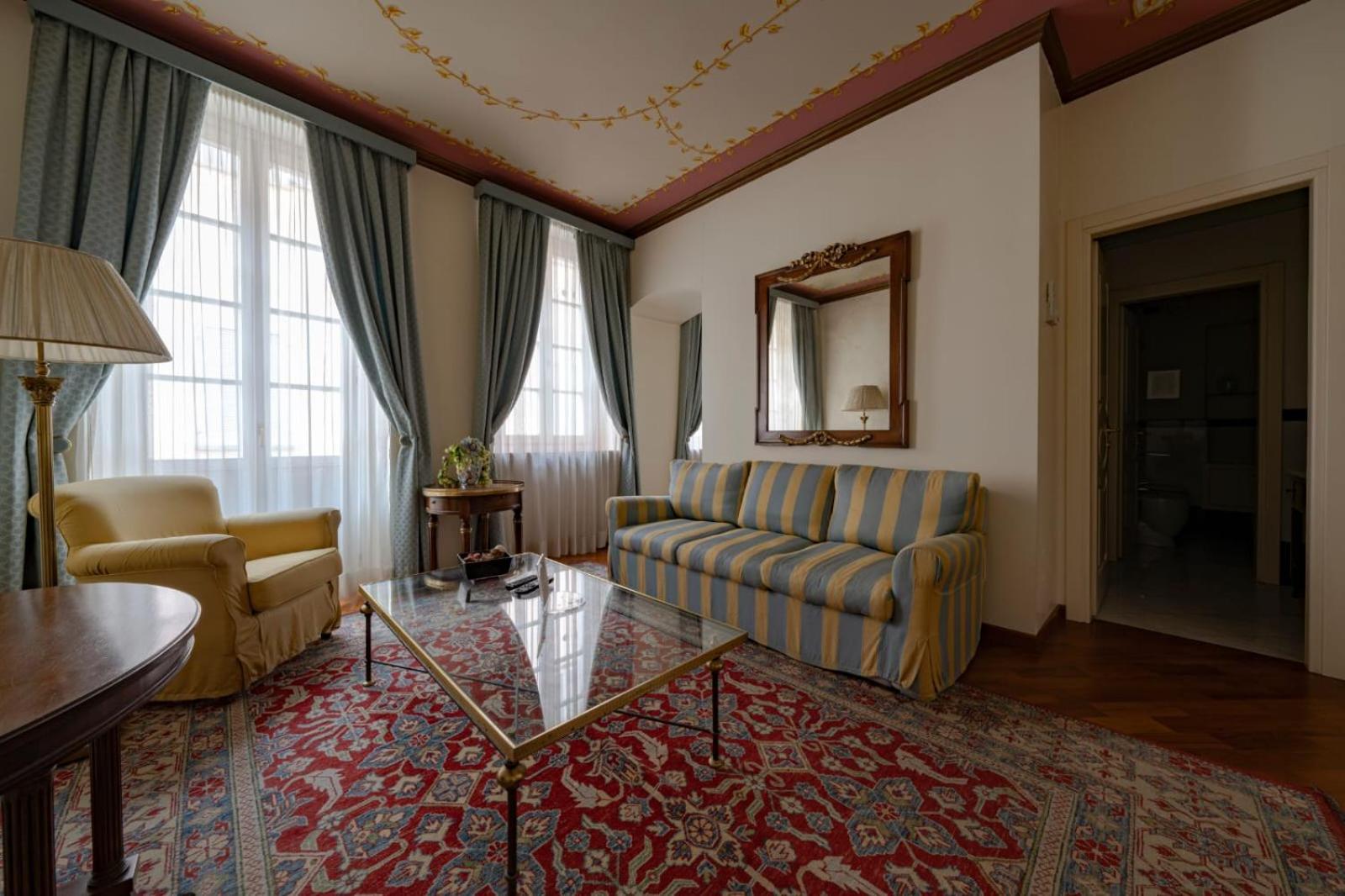 Palazzo Finati Bed & Breakfast อัลบา ภายนอก รูปภาพ