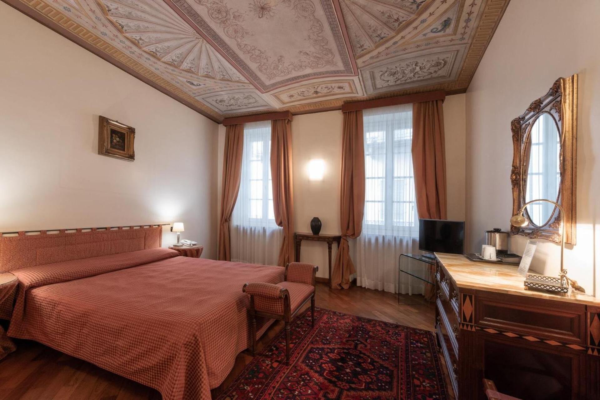 Palazzo Finati Bed & Breakfast อัลบา ภายนอก รูปภาพ