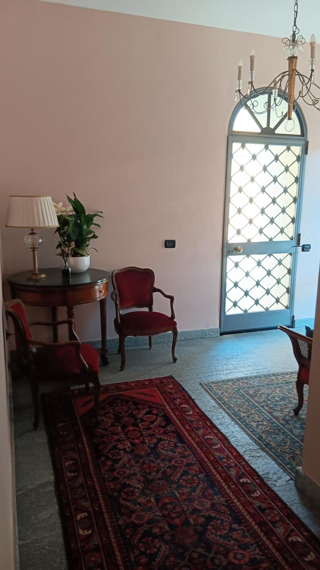 Palazzo Finati Bed & Breakfast อัลบา ภายนอก รูปภาพ