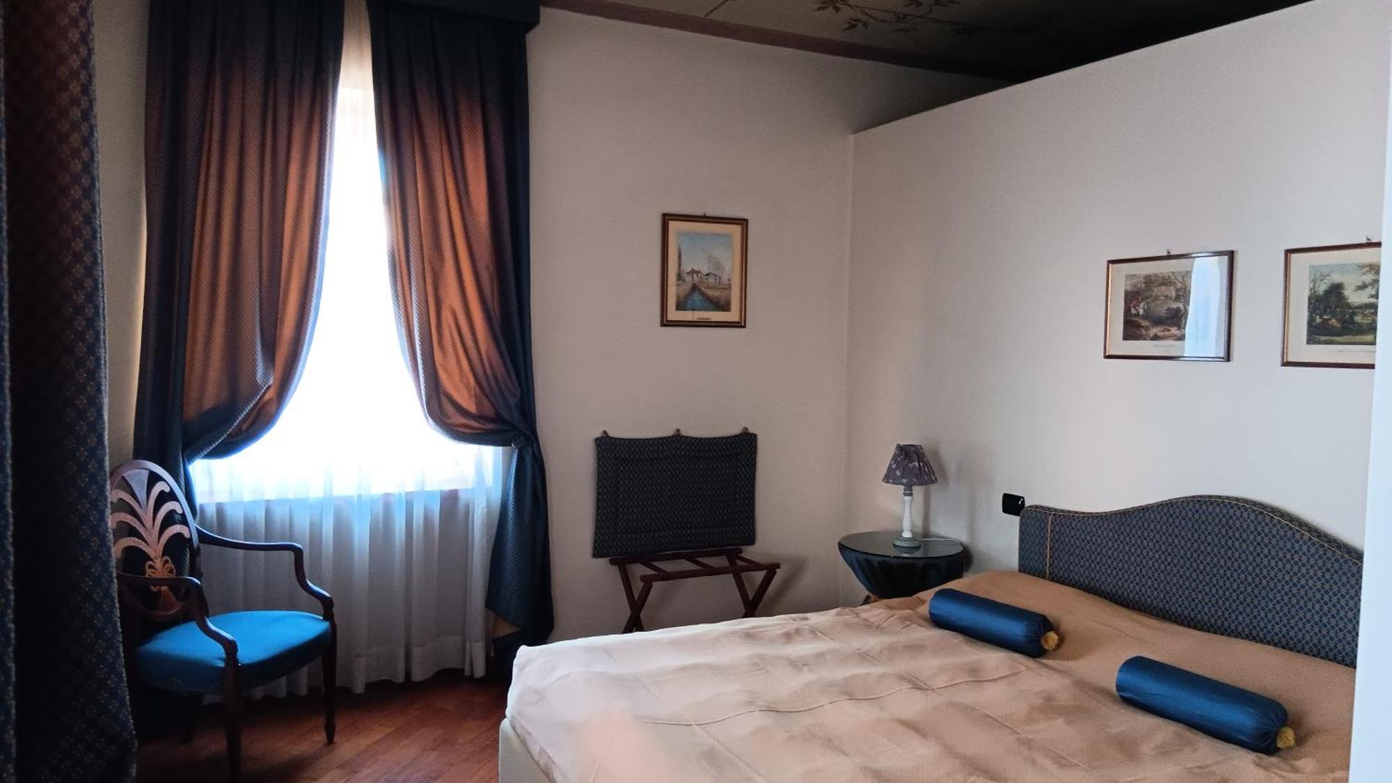 Palazzo Finati Bed & Breakfast อัลบา ภายนอก รูปภาพ
