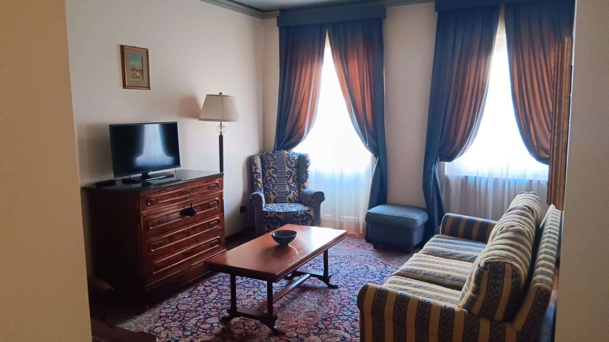 Palazzo Finati Bed & Breakfast อัลบา ภายนอก รูปภาพ