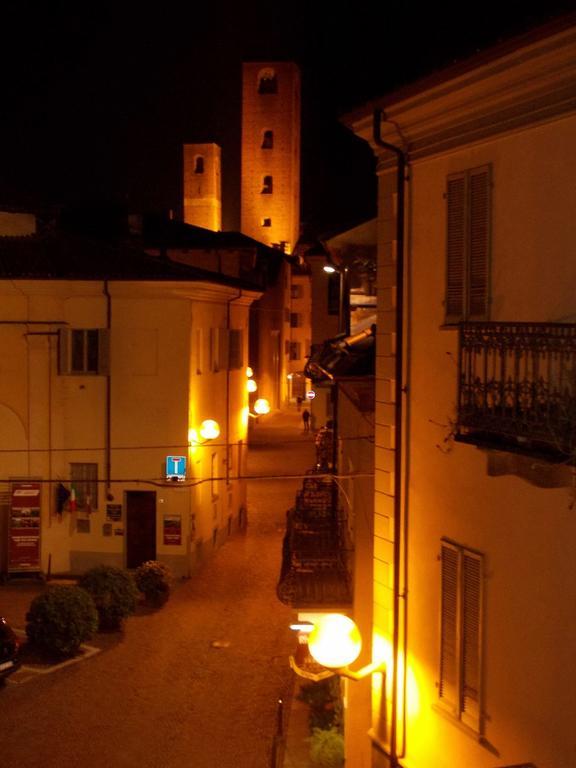 Palazzo Finati Bed & Breakfast อัลบา ภายนอก รูปภาพ