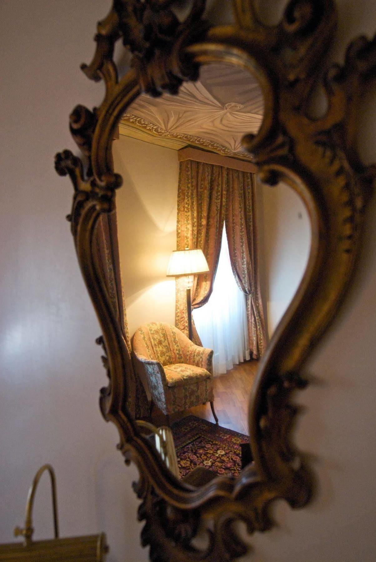 Palazzo Finati Bed & Breakfast อัลบา ภายนอก รูปภาพ