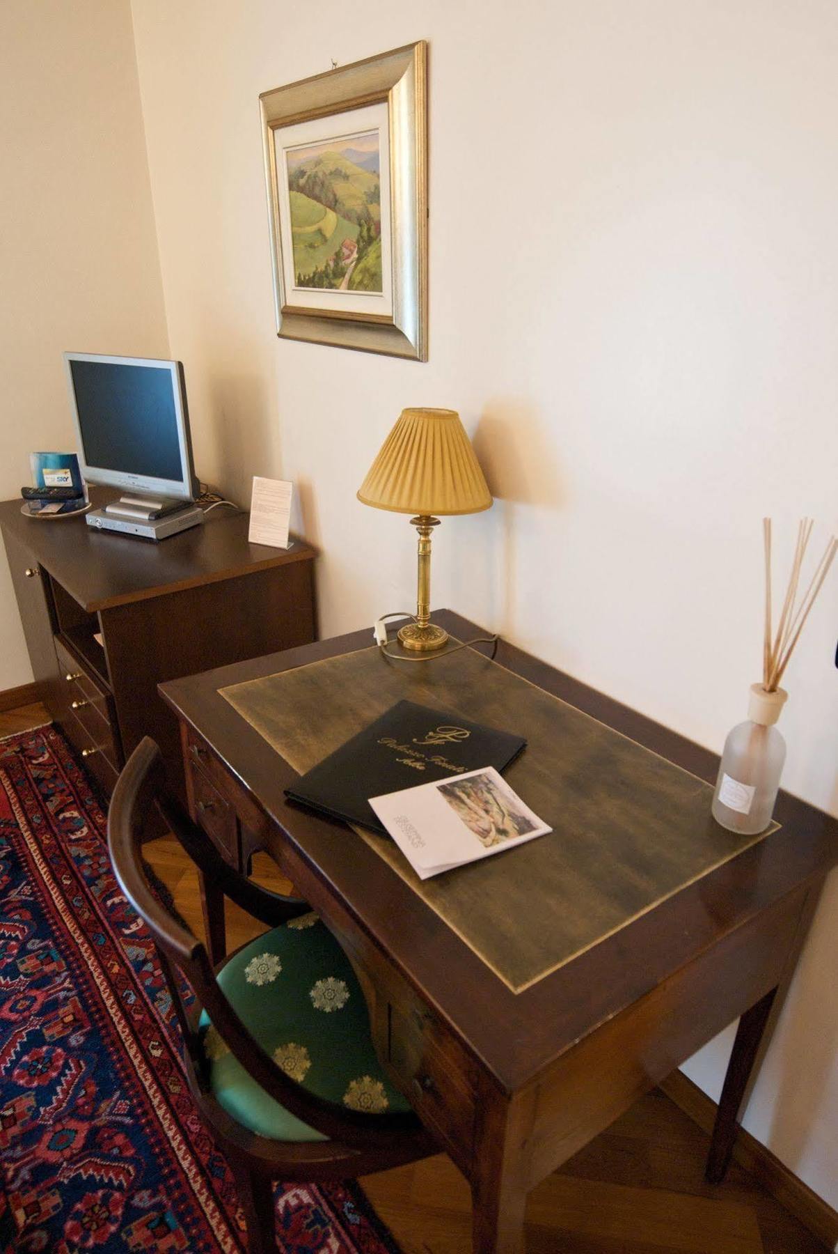 Palazzo Finati Bed & Breakfast อัลบา ภายนอก รูปภาพ