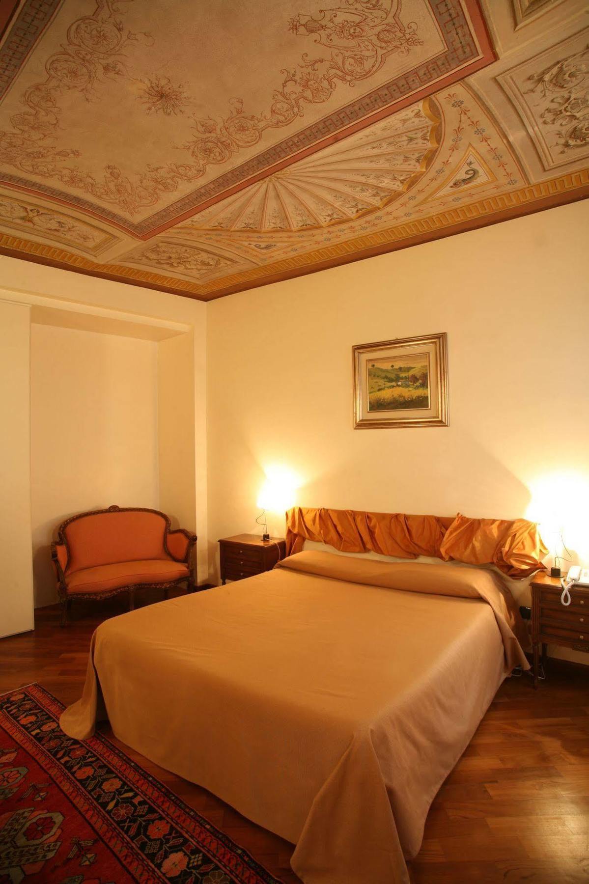 Palazzo Finati Bed & Breakfast อัลบา ภายนอก รูปภาพ