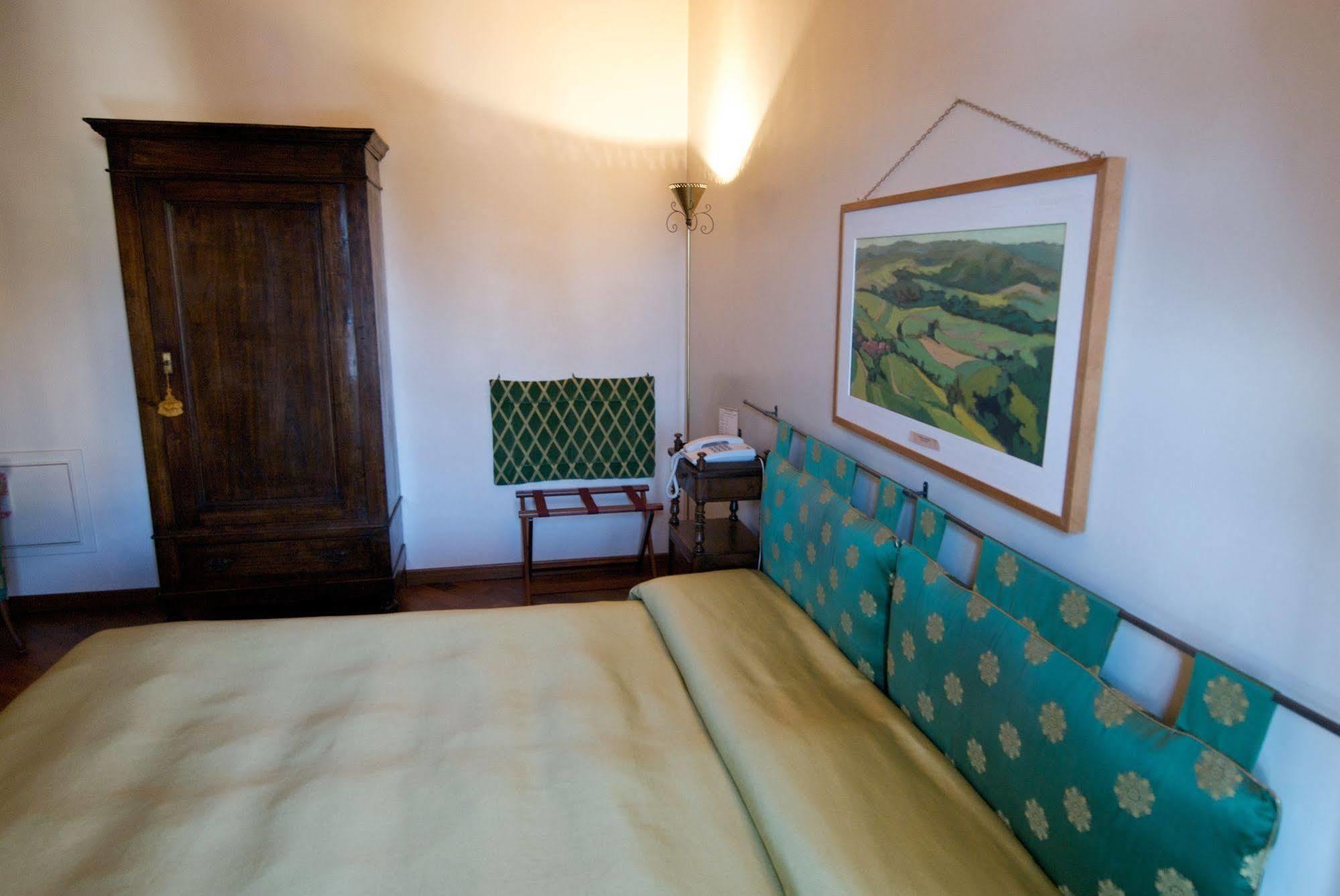 Palazzo Finati Bed & Breakfast อัลบา ภายนอก รูปภาพ