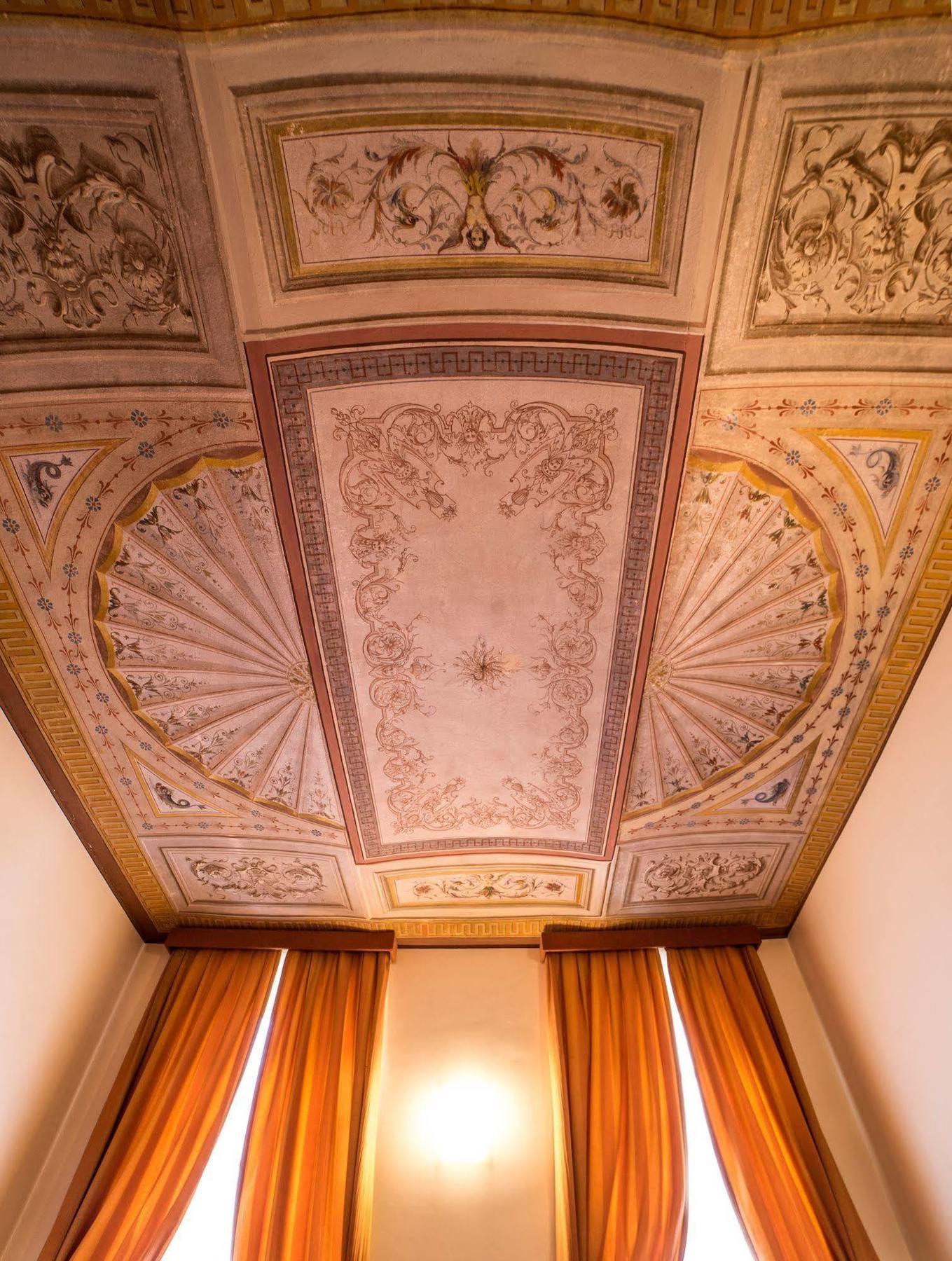 Palazzo Finati Bed & Breakfast อัลบา ภายนอก รูปภาพ