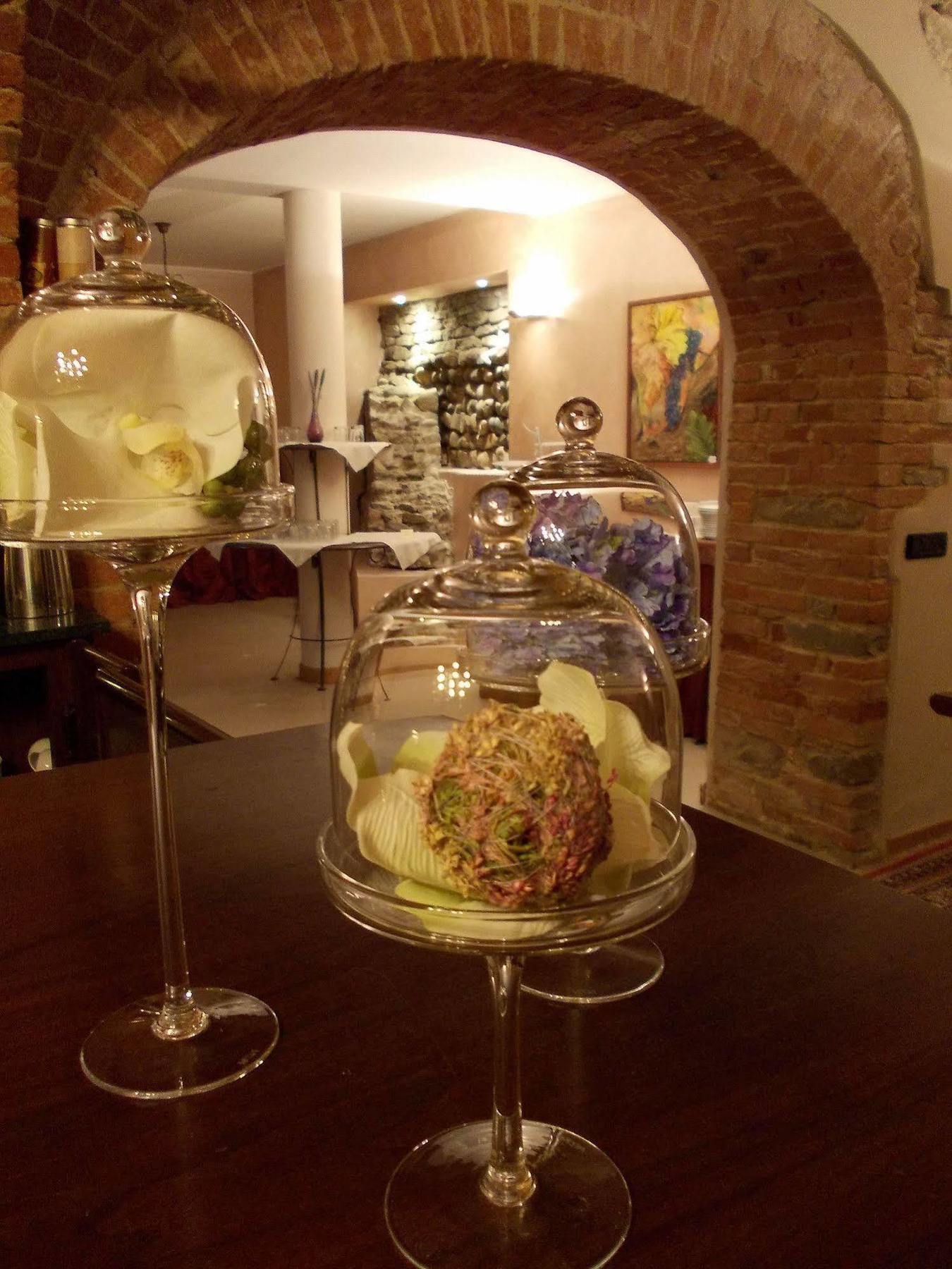 Palazzo Finati Bed & Breakfast อัลบา ภายนอก รูปภาพ